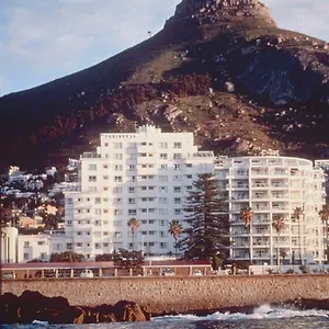 https://the-peninsula-all-suite-hotel.hotels-capetown.com