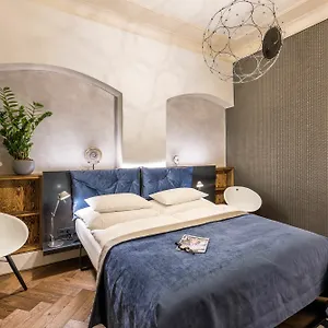 https://mooo-by-the-castle.praguehotelsweb.com